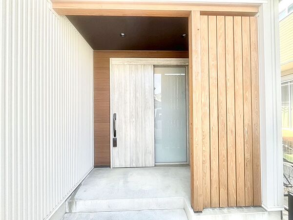 引き戸タイプでおしゃれな玄関です！