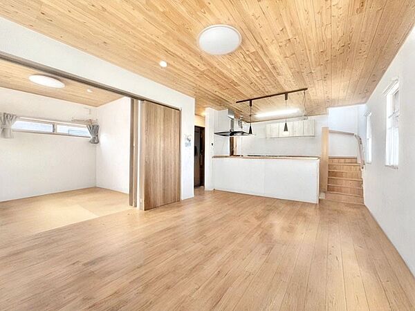 落ち着いた雰囲気のＬＤＫは家族みんなの快適空間  ※CG加工後