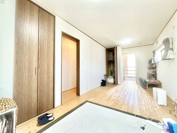 間仕切り工事にて2部屋に分けることも可能な2ドア1ルーム