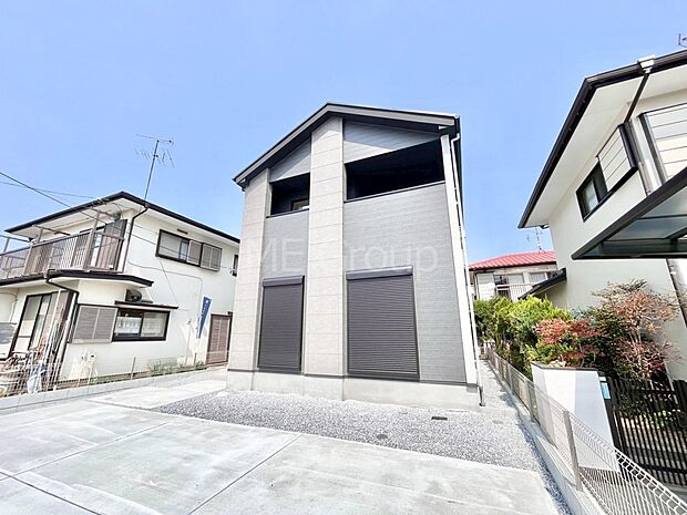 シンプルで落ち着きのある建物は住むかたの個性でオリジナルなものになっていきます。 