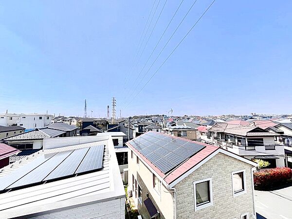 バルコニーからの眺望です。心地よい風が感じられそうですね！