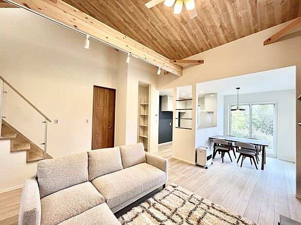 どこにいても家族のつながりを感じられるコミュニケーションリビング。 