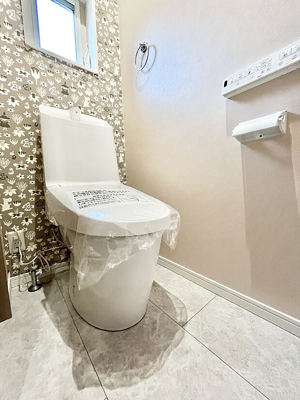 明るく清潔感のあるトイレです。 