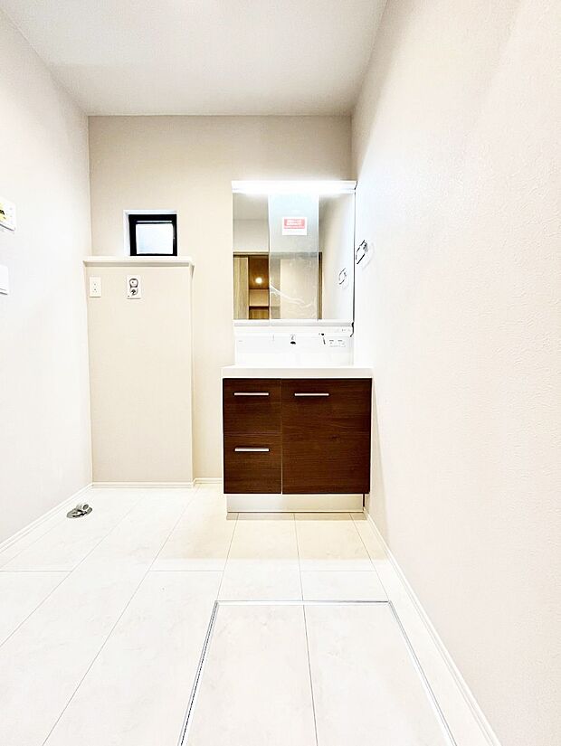 収納力と機能性に優れた洗面化粧台