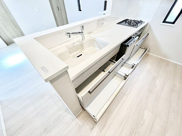 使いやすさを優先したスライド式収納タイプ!