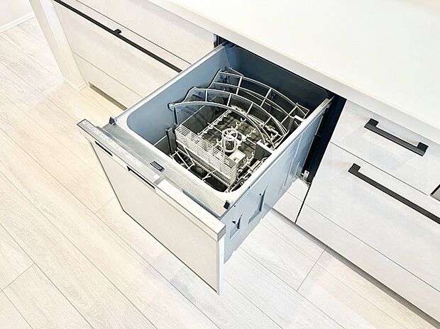 面倒なお片づけは食洗機にお任せ！家事の負担が減って、時間にも気持ちにもゆとりができます。