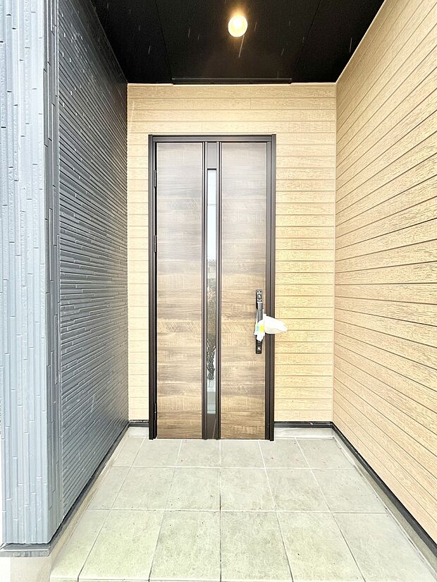 大切な家族、来客を出迎える玄関。