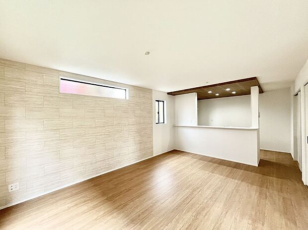 落ち着いた雰囲気のLDKは家族みんなの快適空間