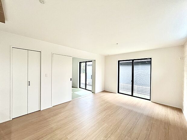 家族の笑顔が自然と生まれてくる、そんな雰囲気のダイニングに仕上がっています。