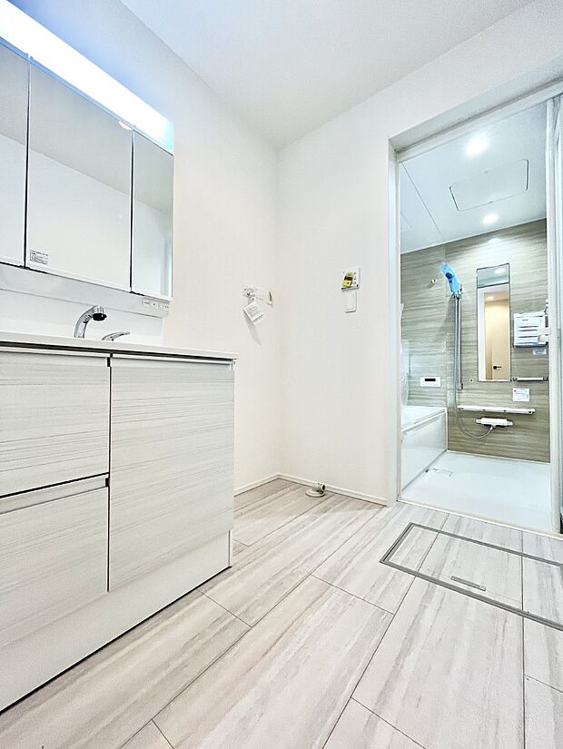 清潔感のある快適空間です。毎日の身支度も気持ち良くお使い頂けます。