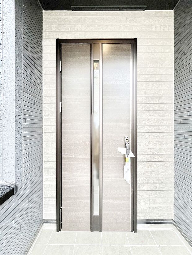 住まいの顔を演出する、玄関ドア。 