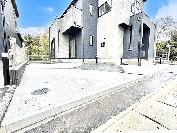 カースペースは2台駐車可。セカンドカーや来客時に便利です!