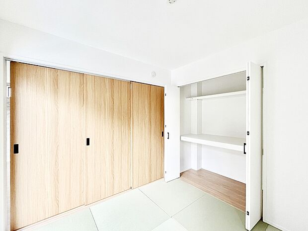 リビングと隣り合っている和室。ほっと一息できる和の空間です。