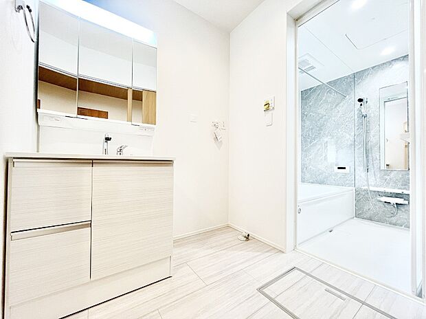 清潔感のある快適空間です。毎日の身支度も気持ち良くお使い頂けます!