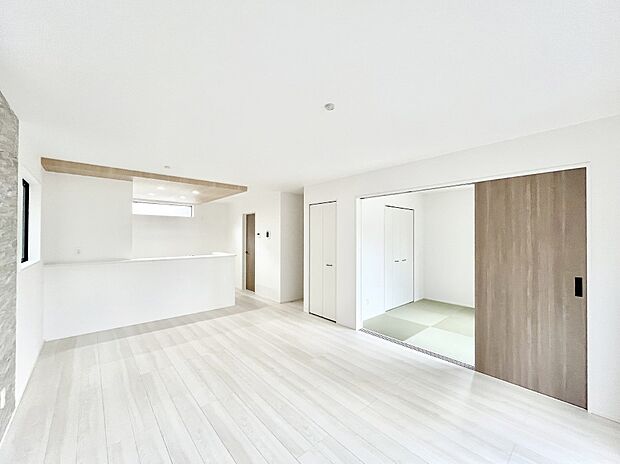 家族団らんの時間も増えそうなくつろぎのリビングダイニング。