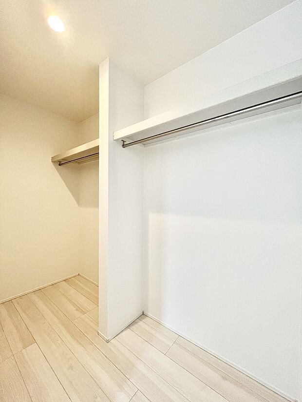 ウォークインクローゼットの活用で生活空間スッキリ