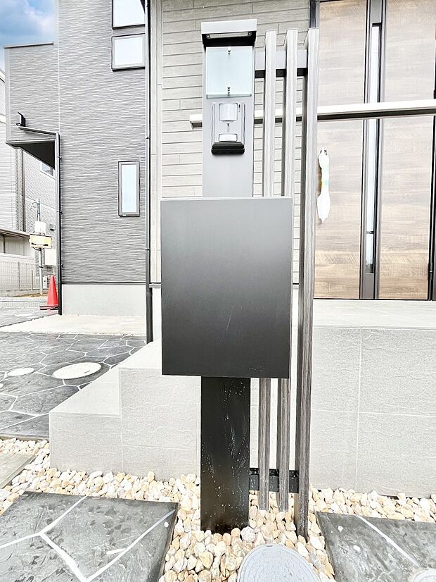 表札・インターホン・ポストをひとつに集約