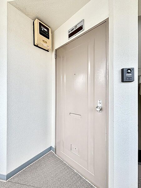シンプルで落ち着いた雰囲気の玄関周り