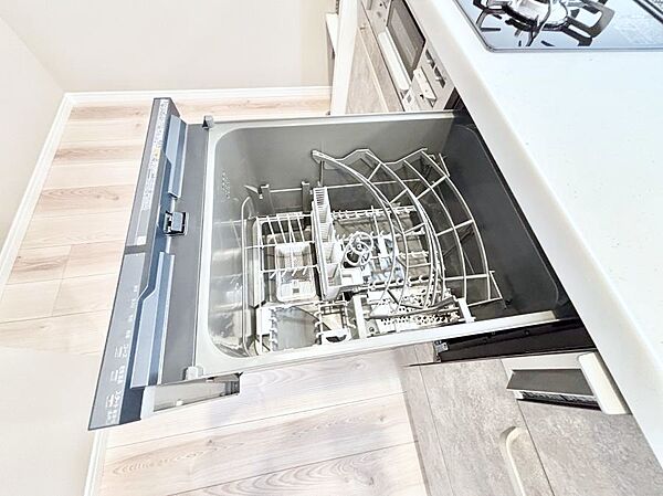 面倒なお片づけは食洗機にお任せ！家事の負担が減って、時間にも気持ちにもゆとりができます。