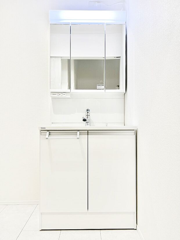 収納力と機能性に優れた洗面化粧台