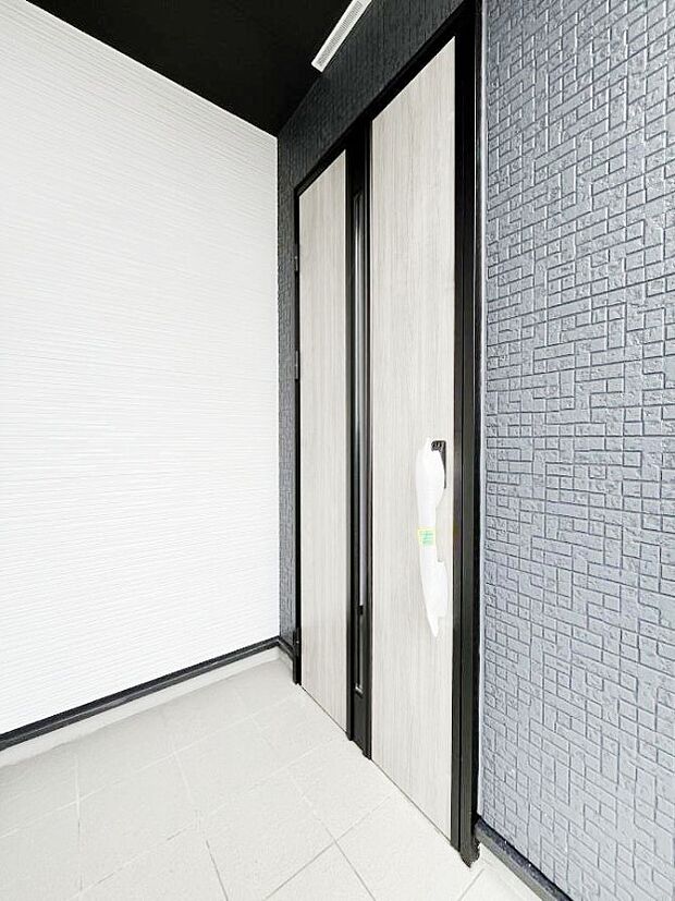 住まいの顔を演出する、玄関ドア。