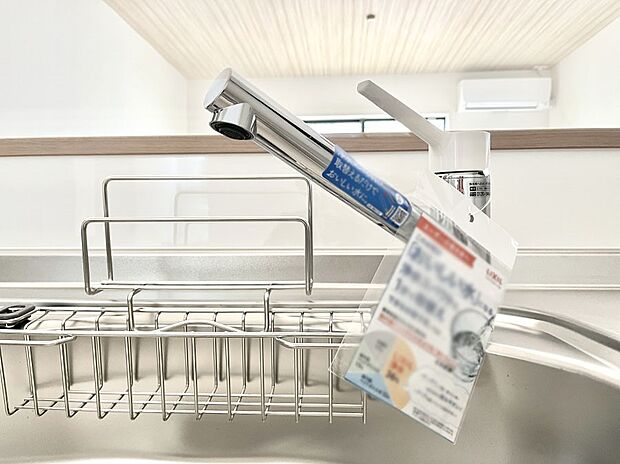 いつでも清潔なおいしいお水を。一つの水栓で水道水と浄水を使い分け。