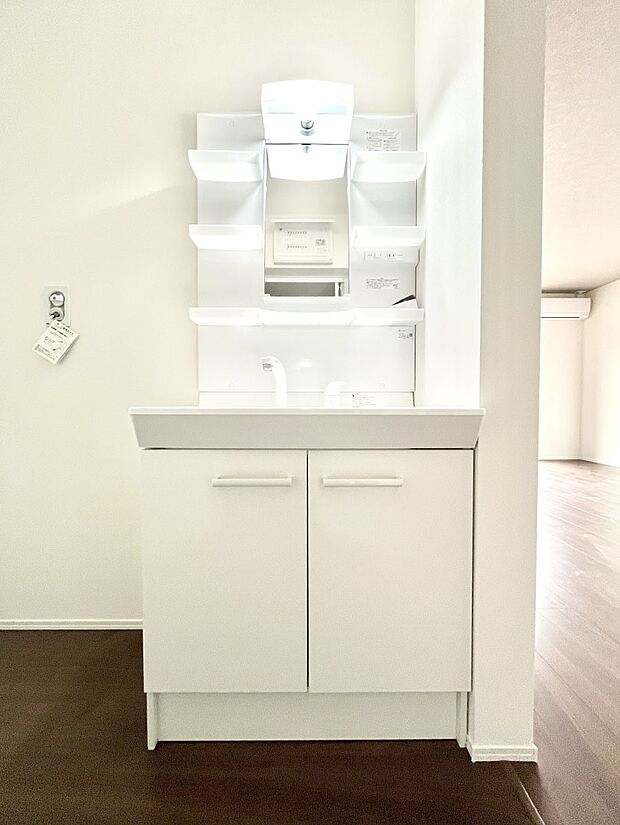 明るい洗面所は毎朝の身支度も楽しくできちゃいそうです。