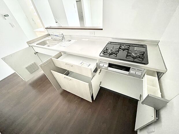 使いやすさを優先したスライド式収納タイプ！