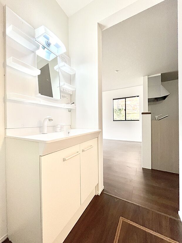 清潔感のある快適空間です。毎日の身支度も気持ち良くお使い頂けます。 