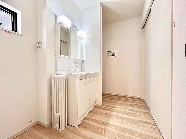 清潔感のある快適空間です。毎日の身支度も気持ち良くお使い頂けます。