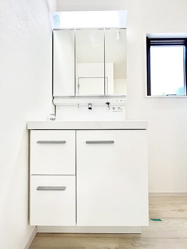 収納力と機能性に優れた洗面化粧台