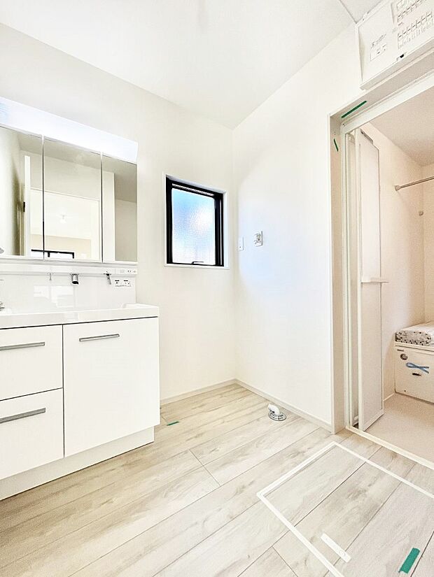 清潔感のある快適空間です。毎日の身支度も気持ち良くお使い頂けます。 