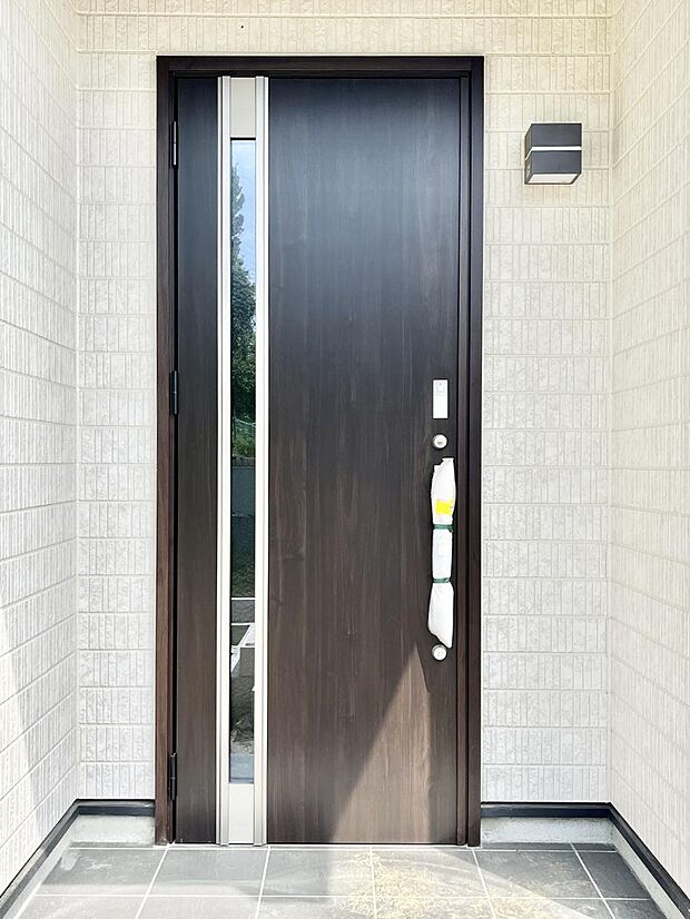 大切な家族、来客を出迎える玄関。