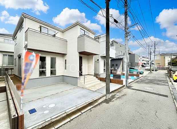 前面道路はきちんと整備されています  