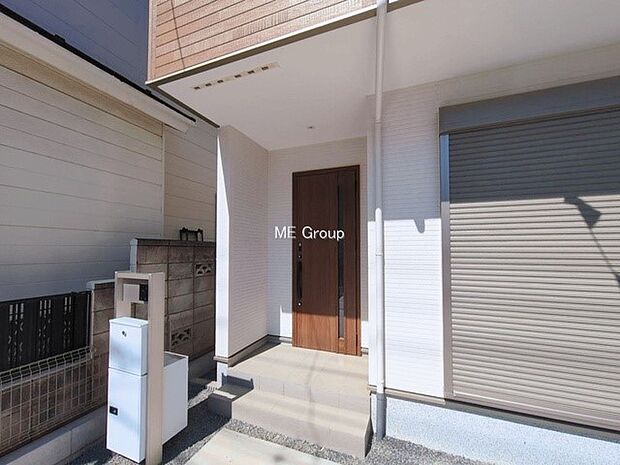 大切な家族、来客を出迎える玄関。