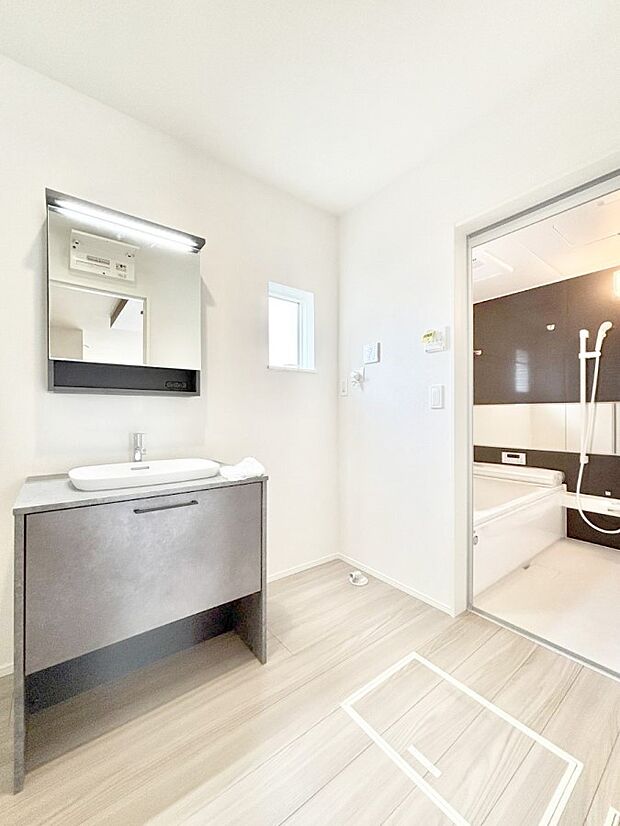 身支度もスムーズにおこなえる脱衣場。  