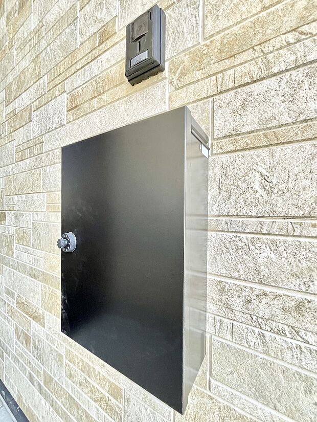 シンプルデザインのポスト。