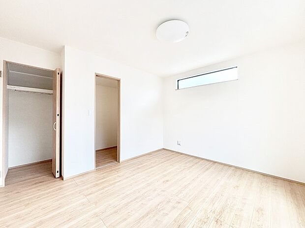 使いやすい形でベットや家具の置き方にも困ることもありません。