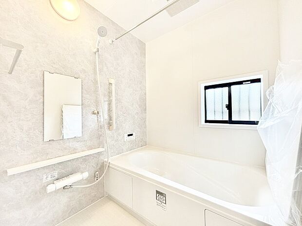 落ち着いた雰囲気でゆっくりお寛ぎいただけるバスルーム