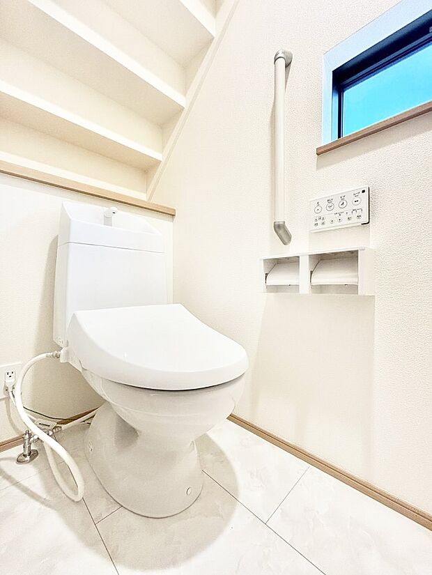 明るく清潔感のあるトイレです。