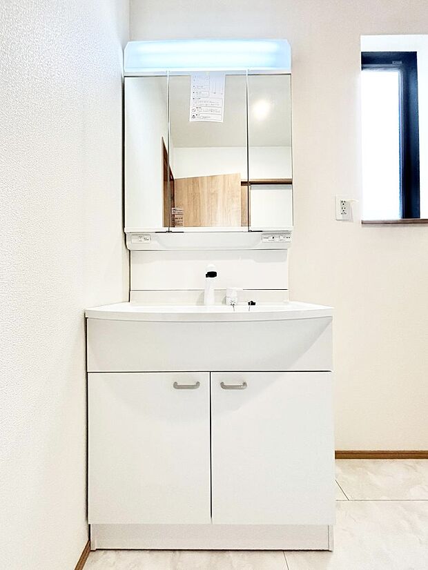 収納力と機能性に優れた洗面化粧台