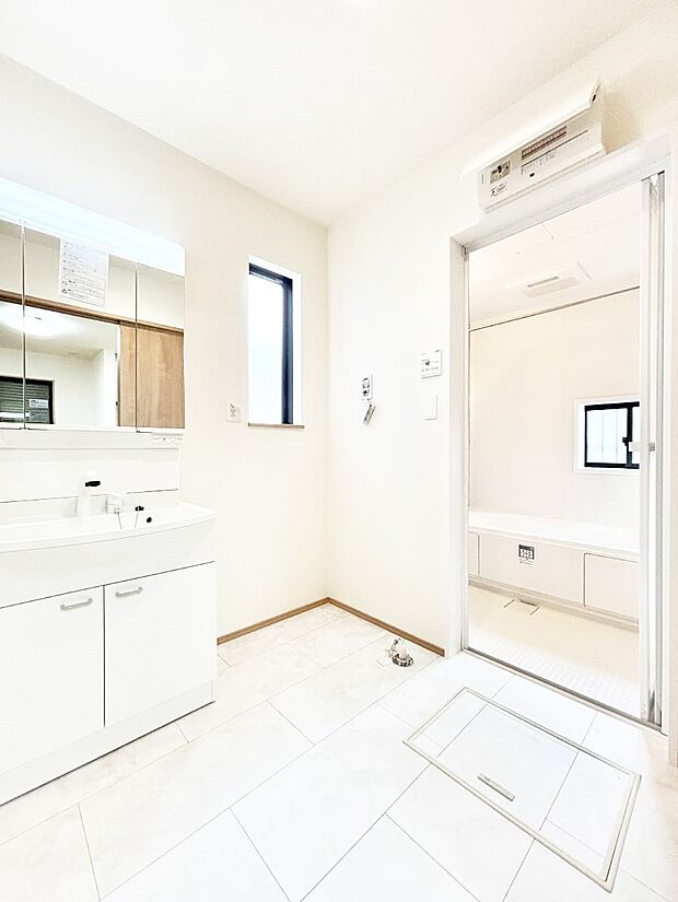 身支度もスムーズにおこなえる脱衣場。