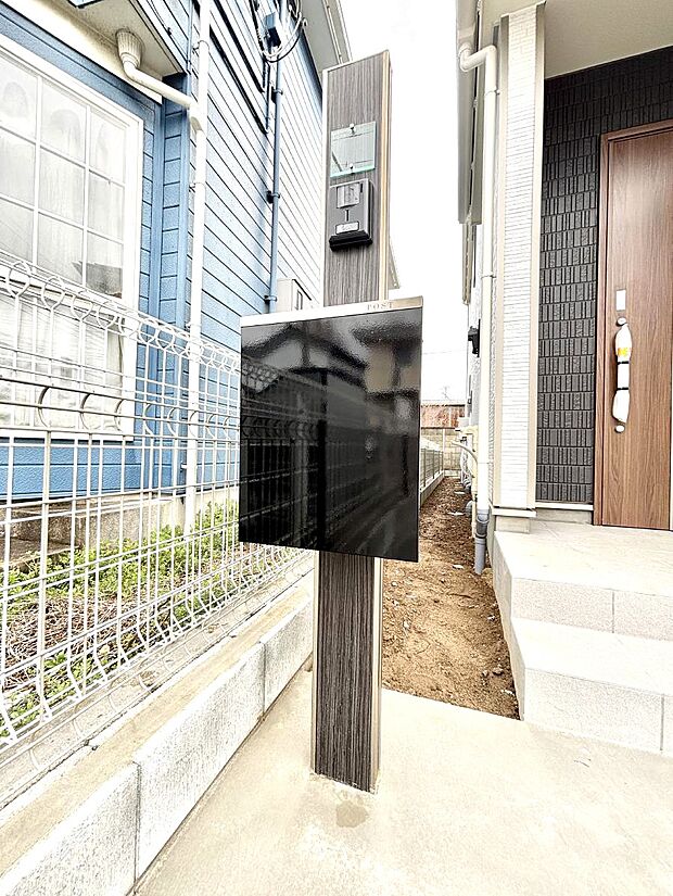 シンプルデザインのポスト。