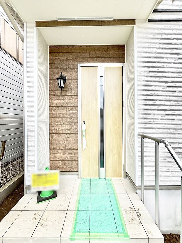 住まいの顔を演出する、玄関ドア。