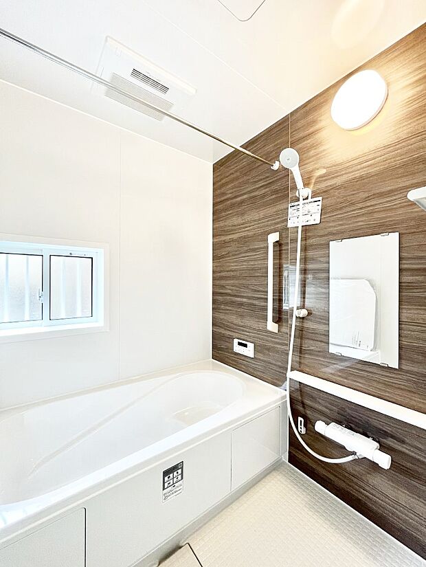 落ち着いた雰囲気でゆっくりお寛ぎいただけるバスルーム