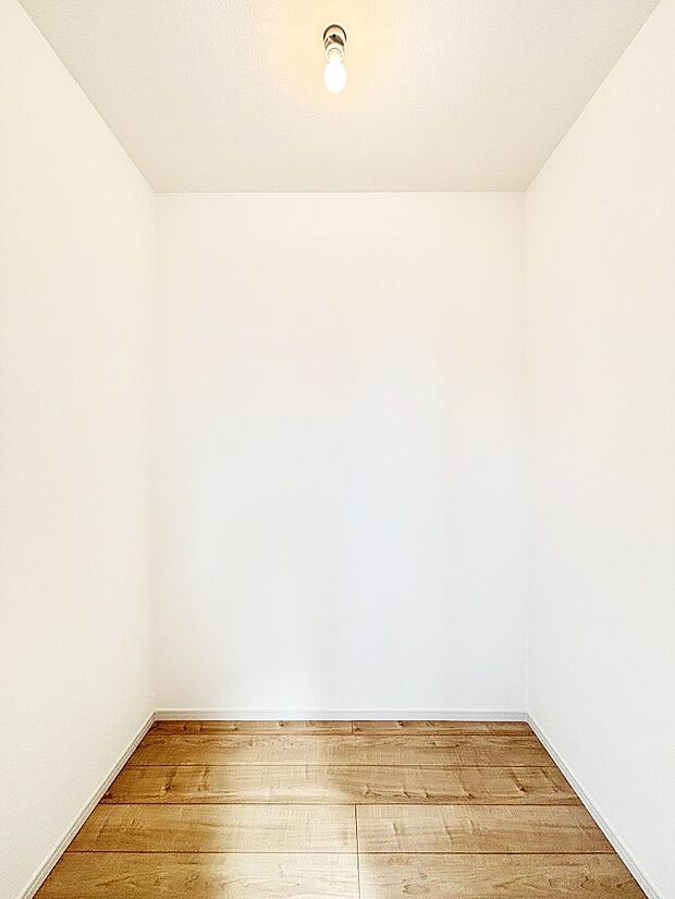 ウォークインクローゼットの活用で生活空間スッキリ