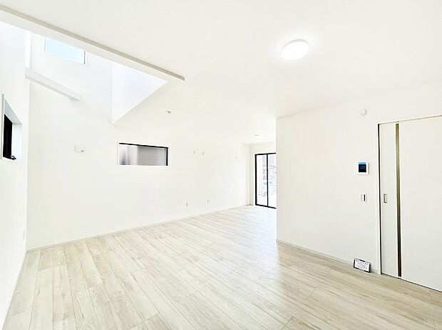 家族団らんの時間も増えそうなくつろぎのリビングダイニング。   