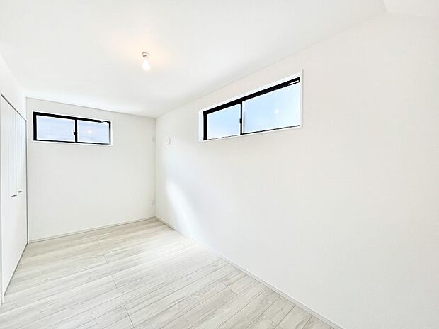 使いやすい形でベットや家具の置き方にも困ることもありません。   