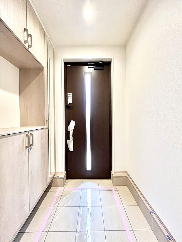 明るい玄関はお客様をお出迎えするのにぴったりです!