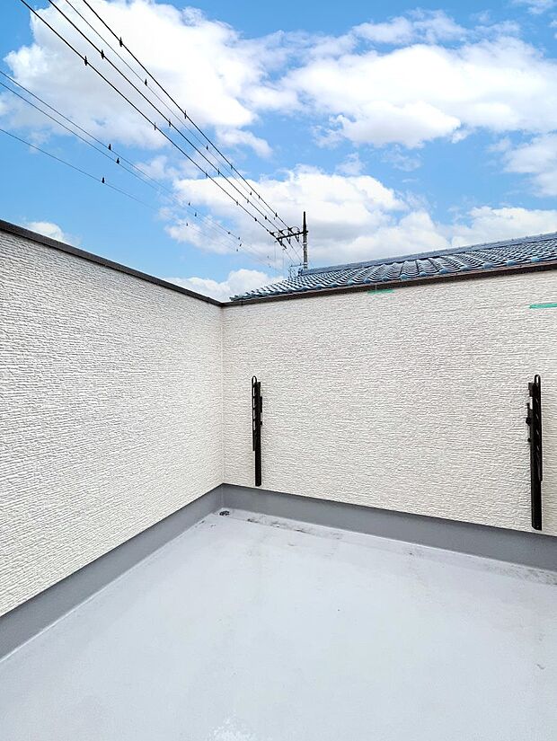 ゆったりバルコニーだから沢山お洗濯ものを干せます。